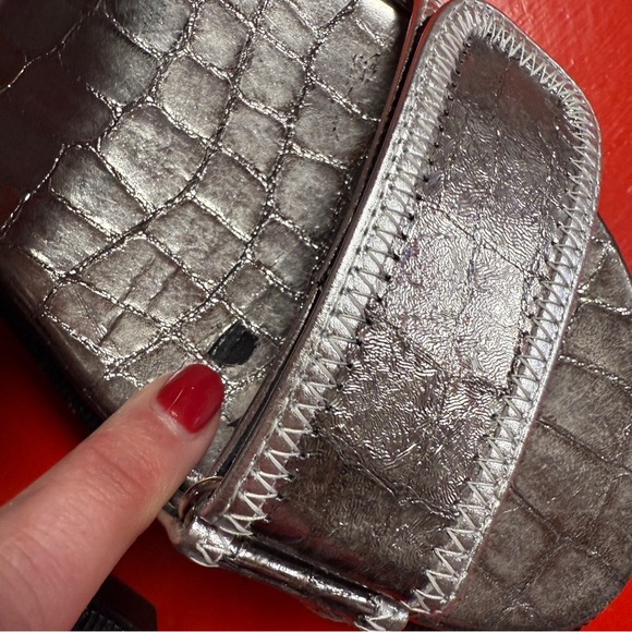 Christian Louboutin Lock Cool Metallic
Gunmetal Croc-Embossed Sporty flat Sandal - Picture 8 of 15